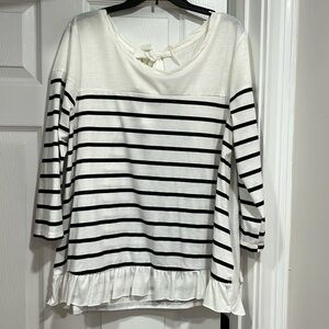 EUC women’s 1xl women’s 3/4 sleeve bow back blouse